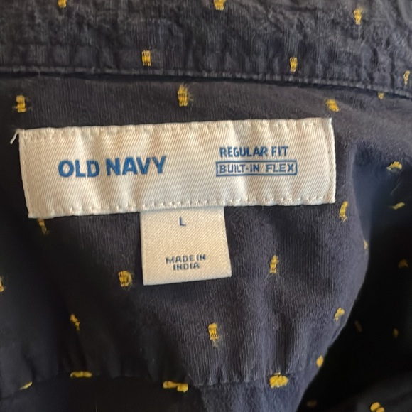 Men’s Old Navy Patterned Button Down - Picture 2 of 3